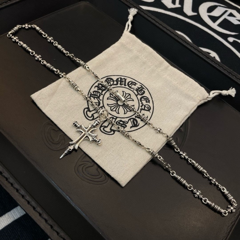 Ch*0me He**ts necklaces